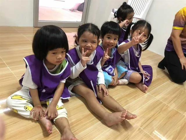 คณะทันตแพทยศาสตร์ มหาวิทยาลัยพะเยา งานสนับสนุนบริการสุขภาพ โรงพยาบาลทันตกรรม ให้บริการตรวจสุขภาพช่องปากและเคลือบฟลูออไรด์แก่เด็กปฐมวัย ณ ศูนย์พัฒนาเด็กเล็ก คณะพยาบาลศาสตร์ มหาวิทยาลัยพะเยา
