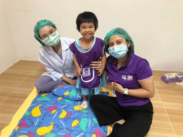 คณะทันตแพทยศาสตร์ มหาวิทยาลัยพะเยา งานสนับสนุนบริการสุขภาพ โรงพยาบาลทันตกรรม ให้บริการตรวจสุขภาพช่องปากและเคลือบฟลูออไรด์แก่เด็กปฐมวัย ณ ศูนย์พัฒนาเด็กเล็ก คณะพยาบาลศาสตร์ มหาวิทยาลัยพะเยา