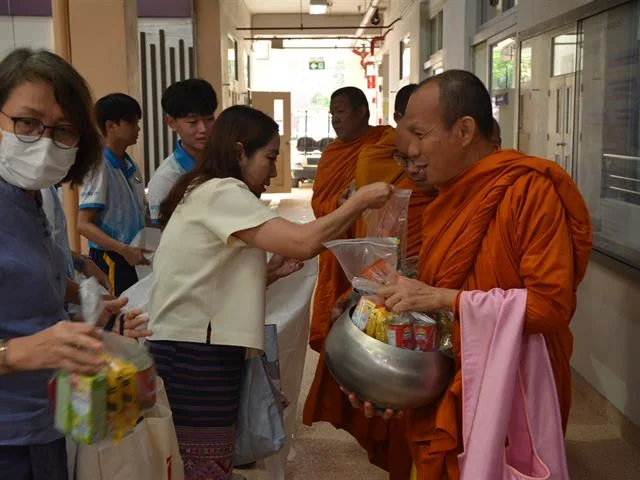 กิจกรรมทำบุญตักบาตร เนื่องในโอกาสวันคล้ายวันสถาปนาคณะพยาบาลศาสตร์ ครบรอบ ๒๓ ปี