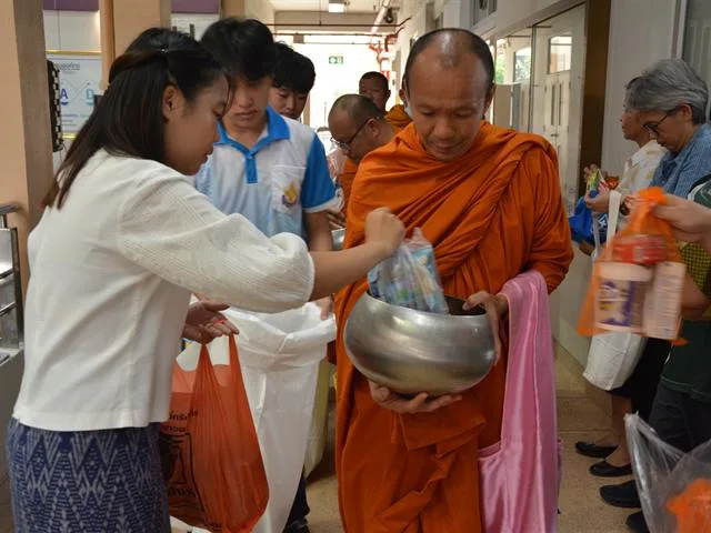 กิจกรรมทำบุญตักบาตร เนื่องในโอกาสวันคล้ายวันสถาปนาคณะพยาบาลศาสตร์ ครบรอบ ๒๓ ปี
