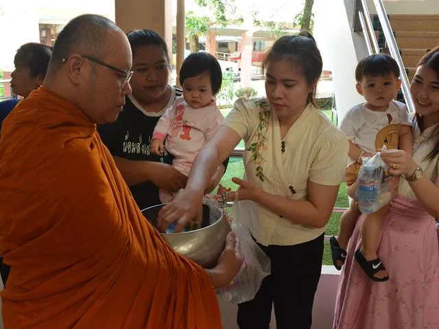กิจกรรมทำบุญตักบาตร เนื่องในโอกาสวันคล้ายวันสถาปนาคณะพยาบาลศาสตร์ ครบรอบ ๒๓ ปี