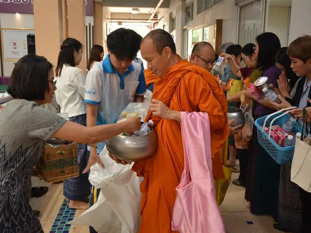 กิจกรรมทำบุญตักบาตร เนื่องในโอกาสวันคล้ายวันสถาปนาคณะพยาบาลศาสตร์ ครบรอบ ๒๓ ปี
