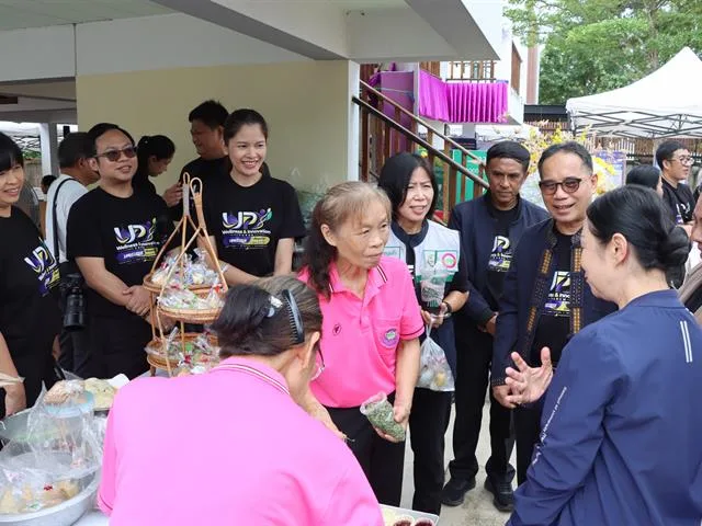 กองแผนงาน มหาวิทยาลัยพะเยา ร่วมงาน “มหกรรมสุขภาพสามวัย เชื่อมใจคนแม่ใส” ขับเคลื่อนสุขภาวะชุมชน ภายใต้ UP Flagship: Societal Well-being