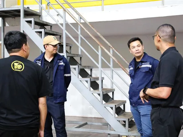Conducts a Site Inspection and Sets Development Guidelines for the Sanguan Sermsri Building Area