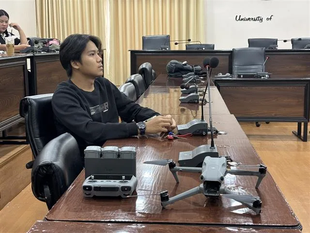 บินโดรน