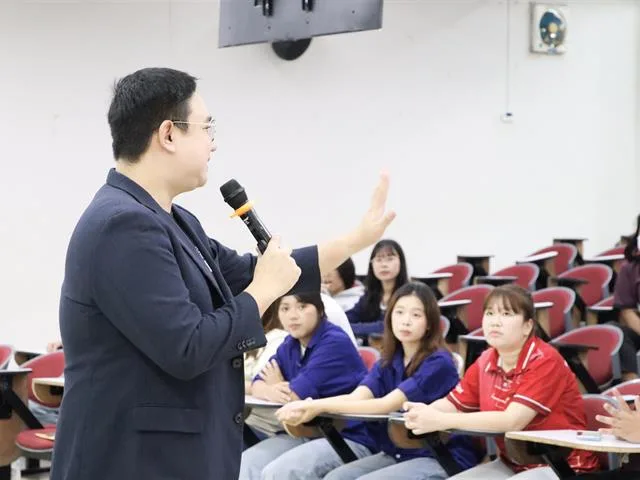 คณะรัฐศาสตร์และสังคมศาสตร์