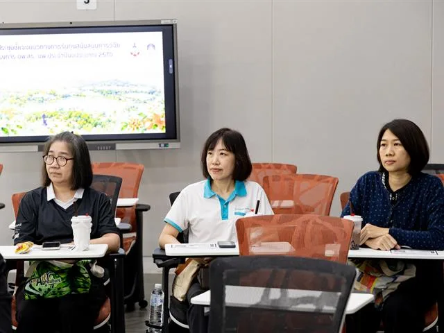 กองบริหารงานวิจัย จัดประชุมชี้แจงแนวทางการรับทุนสนับสนุนการวิจัย อพ.สธ.-มพ. ประจำปีงบประมาณ 2570
