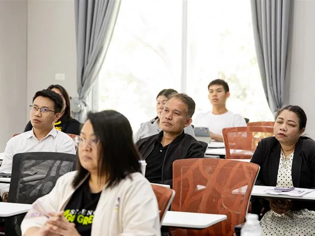 กองบริหารงานวิจัย จัดประชุมชี้แจงแนวทางการรับทุนสนับสนุนการวิจัย อพ.สธ.-มพ. ประจำปีงบประมาณ 2570