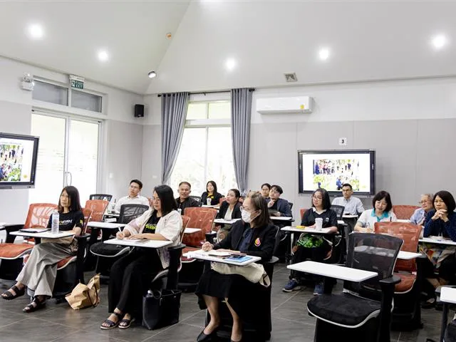 กองบริหารงานวิจัย จัดประชุมชี้แจงแนวทางการรับทุนสนับสนุนการวิจัย อพ.สธ.-มพ. ประจำปีงบประมาณ 2570