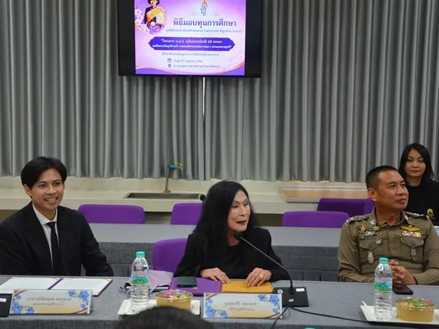 มูลนิธิช่วยนักเรียนที่ขาดแคลน ในพระบรมราชินูปถัมภ์ (ม.น.ข.) มอบทุนการศึกษาแก่นิสิตหลักสูตรประกาศนียบัตรผู้ช่วยพยาบาล