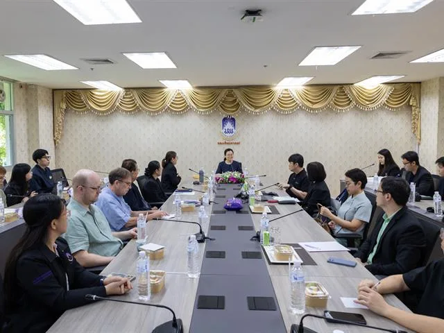 คณะศิลปศาสตร์ มหาวิทยาลัยพะเยา ดำเนินโครงการประชุมบุคลากรและสร้างความสัมพันธ์ ภายใต้กิจกรรม “การสร้างความรู้ความเข้าใจด้านงานเอกสารสำหรับบุคลากรชาวต่างชาติ  พร้อมขับเคลื่อนความเป็นสากลของมหาวิทยาลัย”