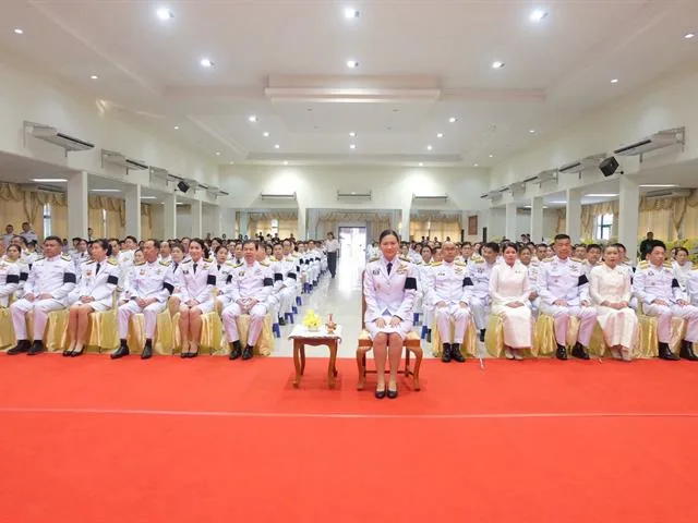 ผู้เข้าร่วมพิธีโดยพร้อมเพรียงกัน