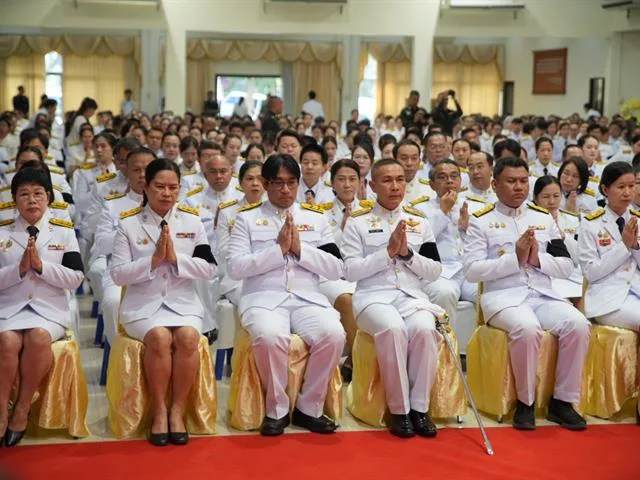 ผู้เข้าร่วมพิธีโดยพร้อมเพรียงกัน