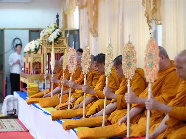 ผู้เข้าร่วมพิธีโดยพร้อมเพรียงกัน
