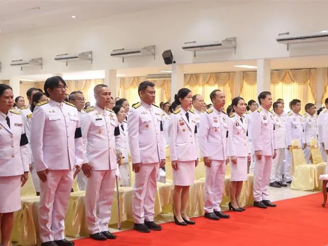 ผู้เข้าร่วมพิธีโดยพร้อมเพรียงกัน