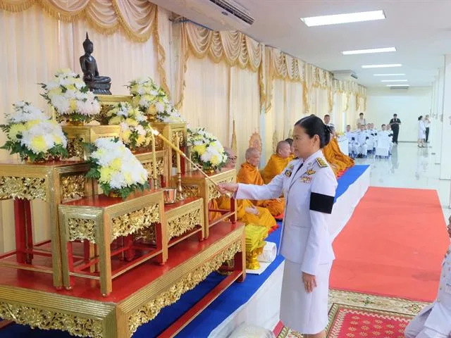 ผู้เข้าร่วมพิธีโดยพร้อมเพรียงกัน