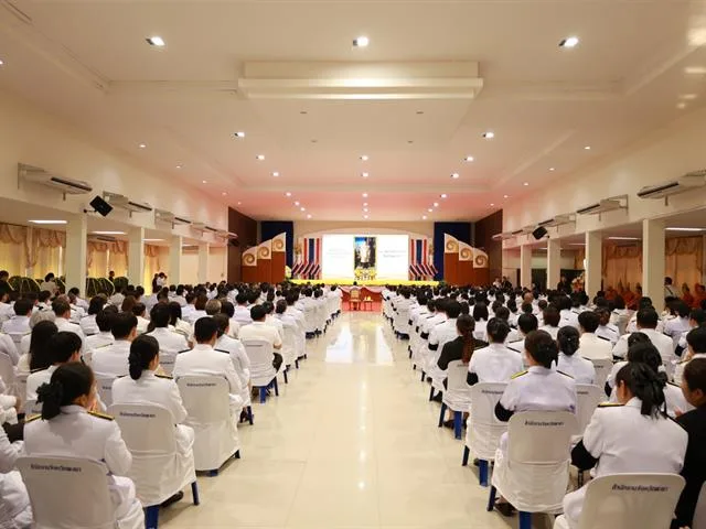 ผู้เข้าร่วมพิธีโดยพร้อมเพรียงกัน