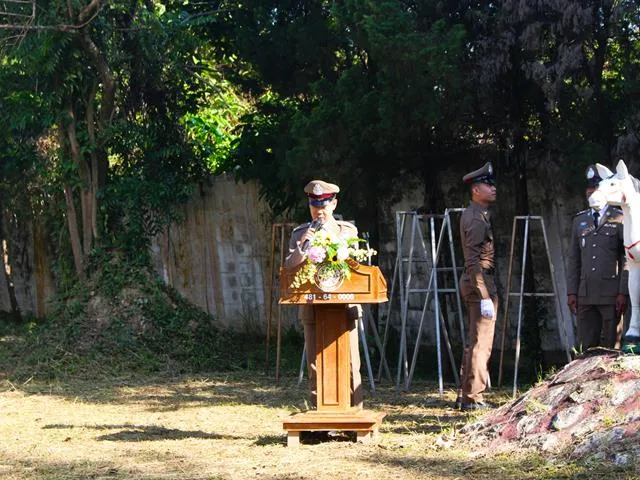 ร่วมพิธีวางพวงมาลา