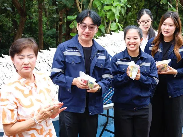 ตักบาตรเทโวโรหณะ