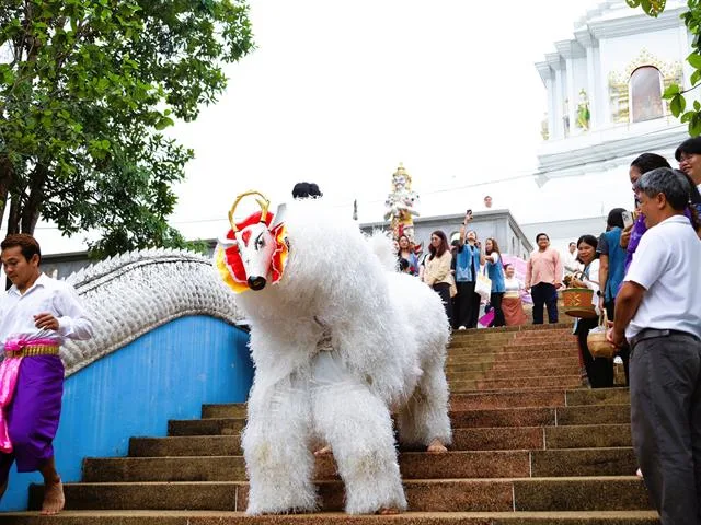 Tak Bat Thevo Rohana Tradition