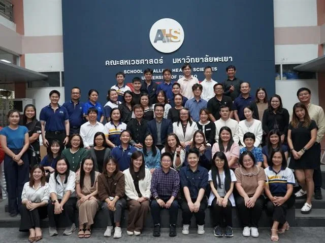 คณบดีพบบุคลากรปี70