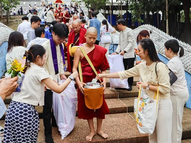 คณะรัฐศาสตร์และสังคมศาสตร์ ร่วมสืบสานประเพณีตักบาตรเทโวโรหณะ ประจำปี 2569 ส่งต่อคุณค่าแห่งศรัทธาและการแบ่งปัน  27 ตุลาคม 2569  ณ วัดป่าพระอุบาลี ซึ่งจัดขึ้นโดยศูนย์ศิลปะและวัฒนธรรมล้านนา มหาวิทยาลัยพะเยา ร่วมกับชุมชนตำบลแม่กา
