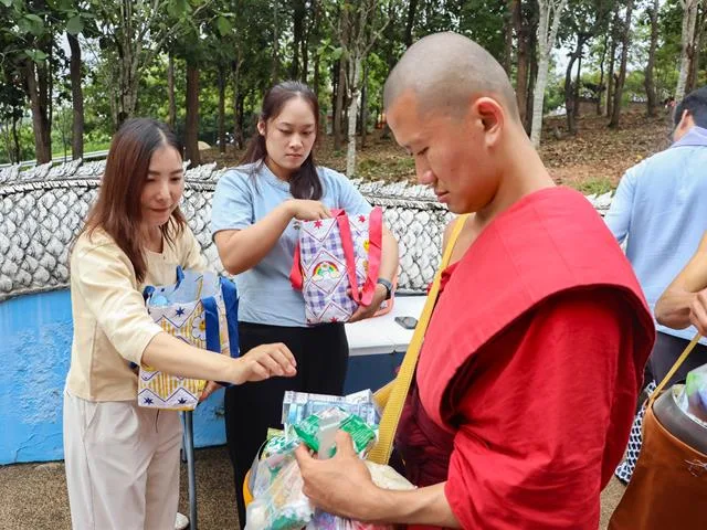 คณะรัฐศาสตร์และสังคมศาสตร์ ร่วมสืบสานประเพณีตักบาตรเทโวโรหณะ ประจำปี 2569 ส่งต่อคุณค่าแห่งศรัทธาและการแบ่งปัน  27 ตุลาคม 2569  ณ วัดป่าพระอุบาลี ซึ่งจัดขึ้นโดยศูนย์ศิลปะและวัฒนธรรมล้านนา มหาวิทยาลัยพะเยา ร่วมกับชุมชนตำบลแม่กา