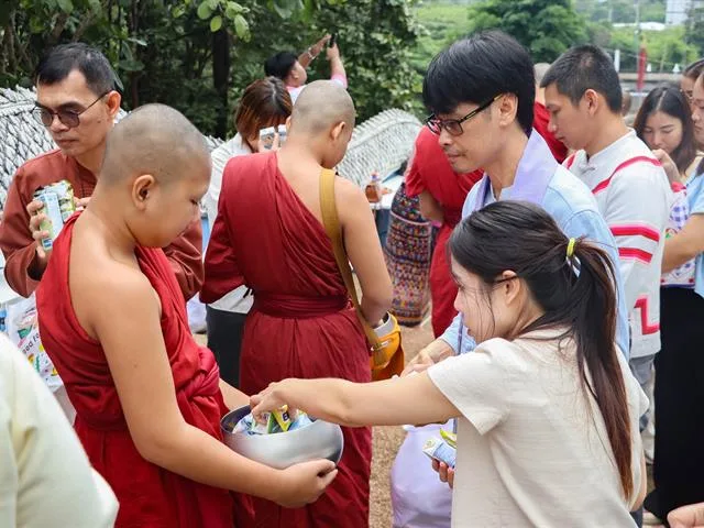 คณะรัฐศาสตร์และสังคมศาสตร์ ร่วมสืบสานประเพณีตักบาตรเทโวโรหณะ ประจำปี 2569 ส่งต่อคุณค่าแห่งศรัทธาและการแบ่งปัน  27 ตุลาคม 2569  ณ วัดป่าพระอุบาลี ซึ่งจัดขึ้นโดยศูนย์ศิลปะและวัฒนธรรมล้านนา มหาวิทยาลัยพะเยา ร่วมกับชุมชนตำบลแม่กา