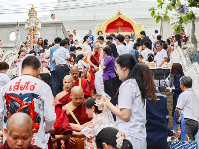 คณะรัฐศาสตร์และสังคมศาสตร์ ร่วมสืบสานประเพณีตักบาตรเทโวโรหณะ ประจำปี 2569 ส่งต่อคุณค่าแห่งศรัทธาและการแบ่งปัน  27 ตุลาคม 2569  ณ วัดป่าพระอุบาลี ซึ่งจัดขึ้นโดยศูนย์ศิลปะและวัฒนธรรมล้านนา มหาวิทยาลัยพะเยา ร่วมกับชุมชนตำบลแม่กา