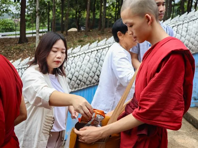 คณะรัฐศาสตร์และสังคมศาสตร์ ร่วมสืบสานประเพณีตักบาตรเทโวโรหณะ ประจำปี 2569 ส่งต่อคุณค่าแห่งศรัทธาและการแบ่งปัน  27 ตุลาคม 2569  ณ วัดป่าพระอุบาลี ซึ่งจัดขึ้นโดยศูนย์ศิลปะและวัฒนธรรมล้านนา มหาวิทยาลัยพะเยา ร่วมกับชุมชนตำบลแม่กา