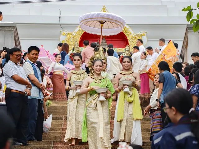 คณะรัฐศาสตร์และสังคมศาสตร์ ร่วมสืบสานประเพณีตักบาตรเทโวโรหณะ ประจำปี 2569 ส่งต่อคุณค่าแห่งศรัทธาและการแบ่งปัน  27 ตุลาคม 2569  ณ วัดป่าพระอุบาลี ซึ่งจัดขึ้นโดยศูนย์ศิลปะและวัฒนธรรมล้านนา มหาวิทยาลัยพะเยา ร่วมกับชุมชนตำบลแม่กา