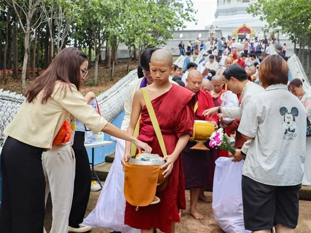 คณะรัฐศาสตร์และสังคมศาสตร์ ร่วมสืบสานประเพณีตักบาตรเทโวโรหณะ ประจำปี 2569 ส่งต่อคุณค่าแห่งศรัทธาและการแบ่งปัน  27 ตุลาคม 2569  ณ วัดป่าพระอุบาลี ซึ่งจัดขึ้นโดยศูนย์ศิลปะและวัฒนธรรมล้านนา มหาวิทยาลัยพะเยา ร่วมกับชุมชนตำบลแม่กา