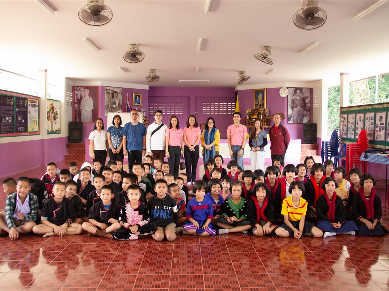 ทีมนักวิจัยคณะศิลปศาสตร์และทีมนักวิจัย Unit of Excellence ด้านภาษาอังกฤษ ลงพื้นที่เพื่อเก็บข้อมูลวิจัยเพื่อแก้ปัญหาการอ่านออกเสียงภาษาอังกฤษ