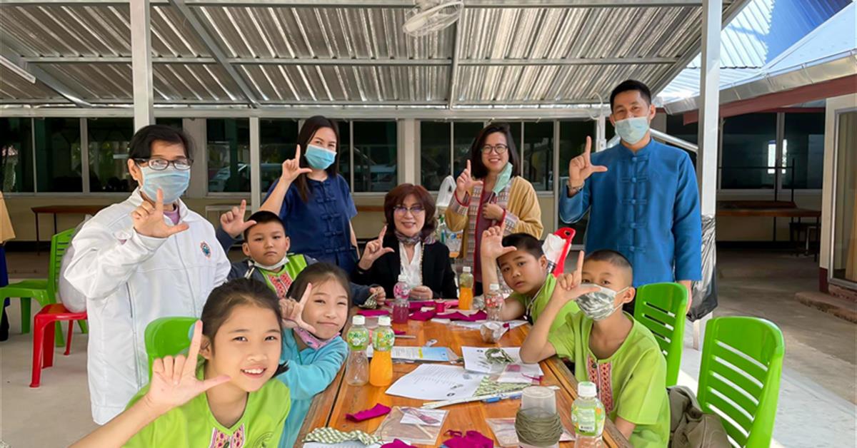 กิจกรรมเย็บพวงกุญแจดอกทิวลิป ในหลักสูตรท้องถิ่นกับเทคโนโลยี กิจกรรมเย็บพวงกุญแจดอกทิวลิป ในหลักสูตรท้องถิ่นกับเทคโนโลยี