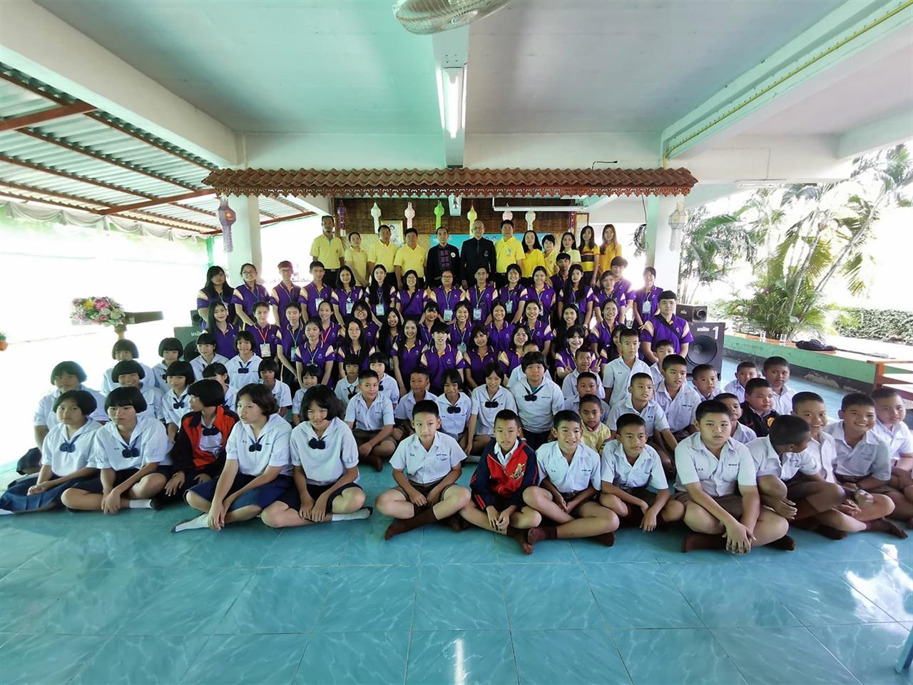 คณะแพทยศาสตร์ นำโดย ดร.บุญลือ ฉิมบ้านไร่ ผู้ช่วยคณบดี ฝ่ายบริการวิชาการและกิจการพิเศษ ร่วมกิจกรรมค่ายอาสาปันรักเพื่อน้อง 