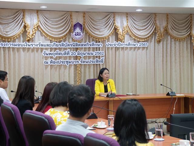 คณะผู้บริหารคณะศิลปศาสตร์ เข้าร่วมโครงการมอบเงินรางวัลและเกียรติบัตรนิสิตสหกิจศึกษาดีเด่น