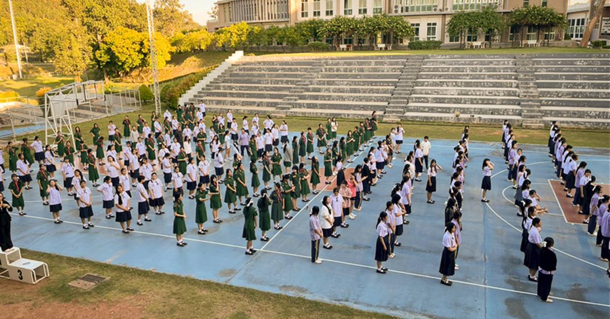 สุดงดงาม! นักเรียนโรงเรียนสาธิต มพ. 200 คน ร่วมฝึกซ้อมฟ้อนเล็บ สืบสานวัฒนธรรมล้านนา ร่วมส่งเสริมกิจกรรมทางวัฒนธรรมในจังหวัดพะเยา 