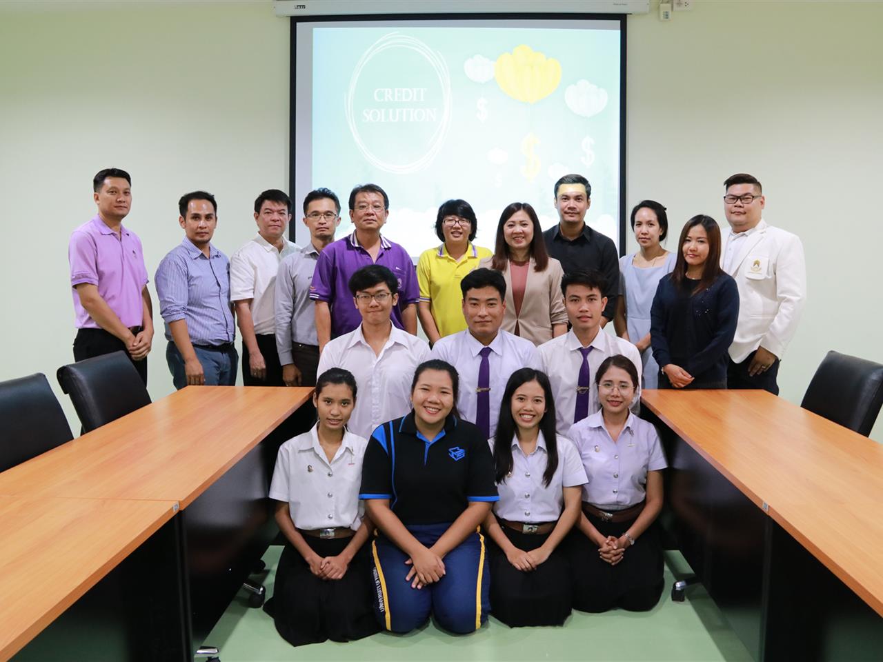 นิสิต MIS ในโครงการอบรมพัฒนานิสิต (ภาษาอังกฤษ/ภาษาจีน/ผู้ประกอบการ) นำเสนอผลการเข้าศึกษาดูงาน ณ ประเทศสิงคโปร์