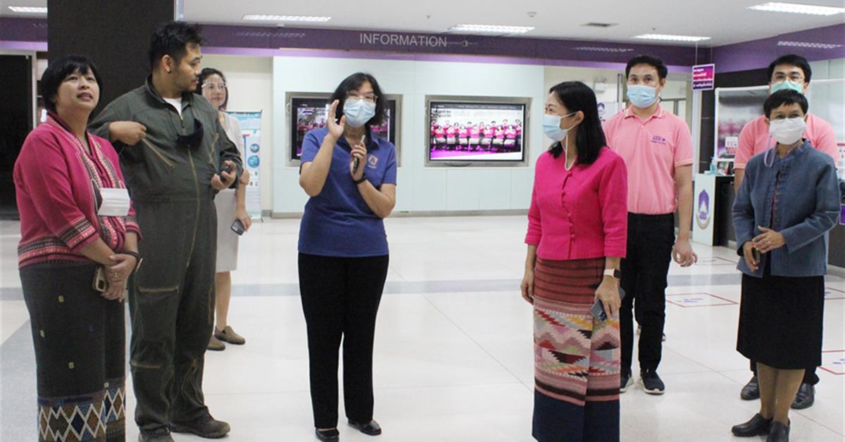 คณะผู้บริหารมหาวิทยาลัยพะเยา ให้เกียรติเข้าเยี่ยมชมการดำเนินงานของศูนย์บรรณสารและการเรียนรู้ คณะผู้บริหารเยี่ยมชมศูนย์บรรณสารและการเรียนรู้