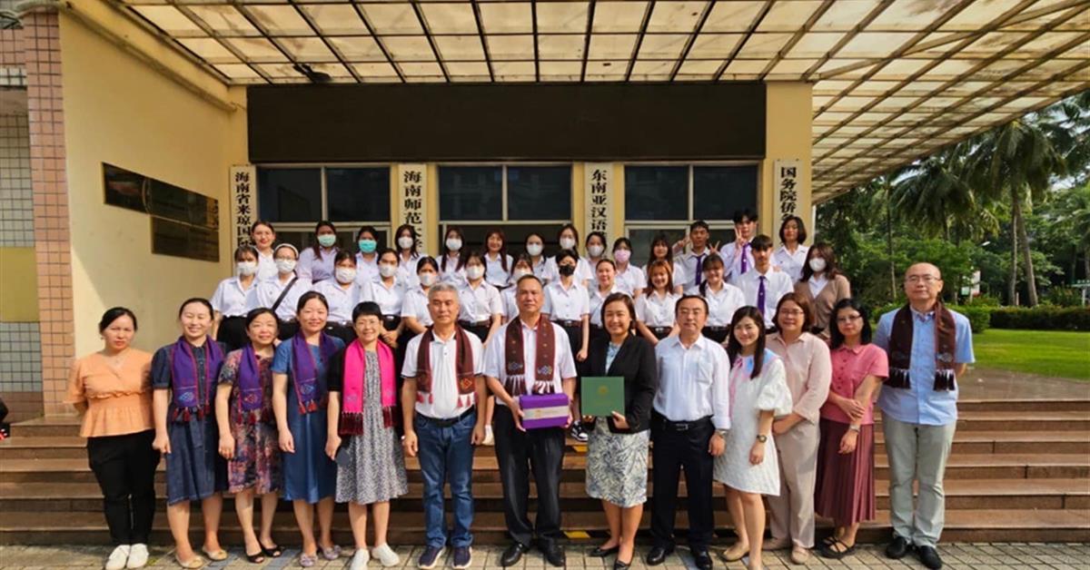  หลักสูตรการแพทย์แผนจีนบัณฑิต คณะสาธารณสุขศาสตร์ ได้เดินทางไปส่งนิสิตแพทย์แผนจีนชั้นปีที่ 1 เข้าศึกษาภาษาจีนแบบเข้ม ณ มหาวิทยาลัยครุศาสตร์ไห่หนาน
