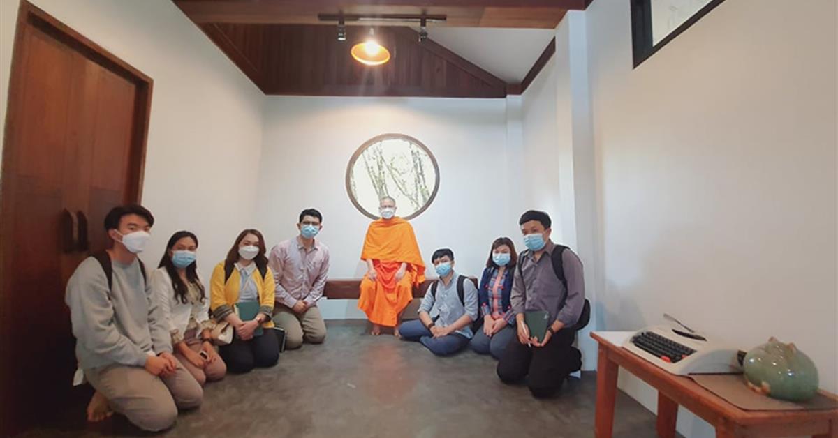 คณะเทคโนโลยีสารสนเทศและการสื่อสาร มหาวิทยาลัยพะเยา เข้าพบท่าน ว.วชิรเมธี เพื่อสำรวจเส้นทางในการทำแผนที่ เพื่อทำสื่อมัลติมีเดีย ประชาสัมพันธ์ ศูนย์วิปั สำรวจพื้นที่ทำแผนที่ และAR ไร่เชิญตะวัน