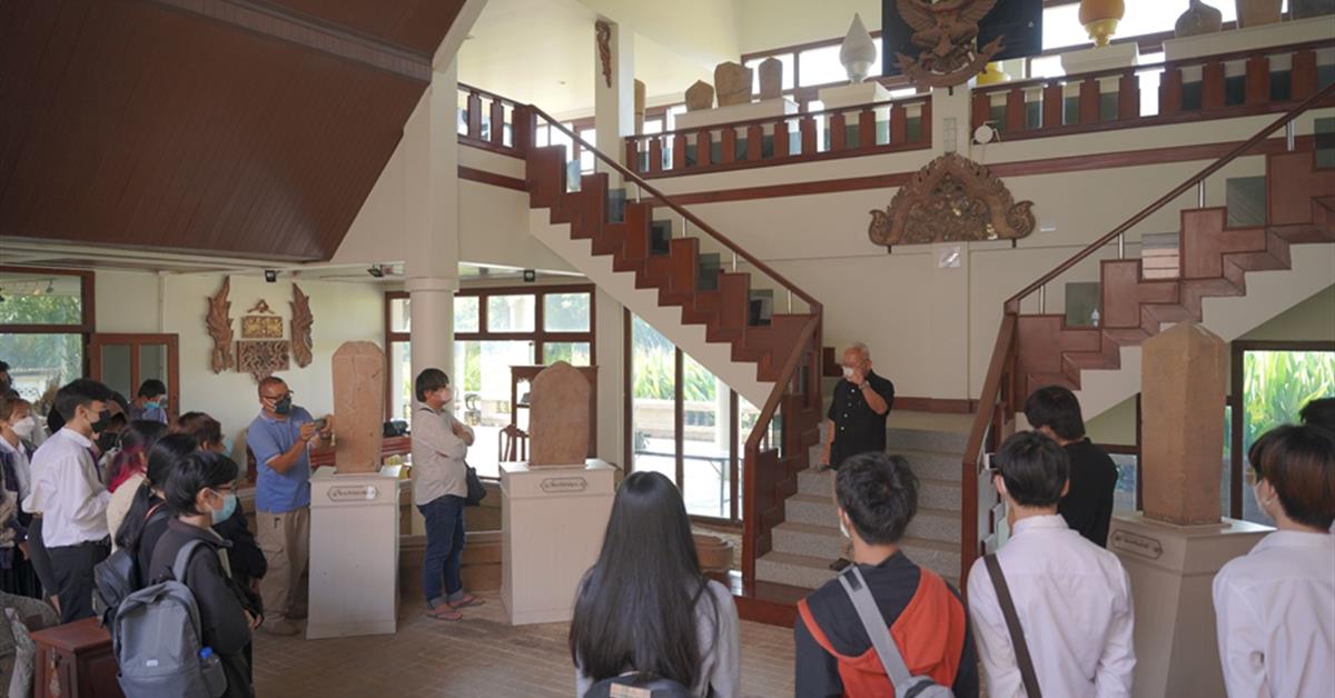 สาขา CG ร่วมกับ หอวัฒนธรรมนิทัศน์ วัดศรีโคมคำ จัดกิจกรรมเสวนาและให้ความรู้ด้านศิลปะ
การออกแบบและมูลค่าวัฒนธรรมของจังหวัดพะเยา 
