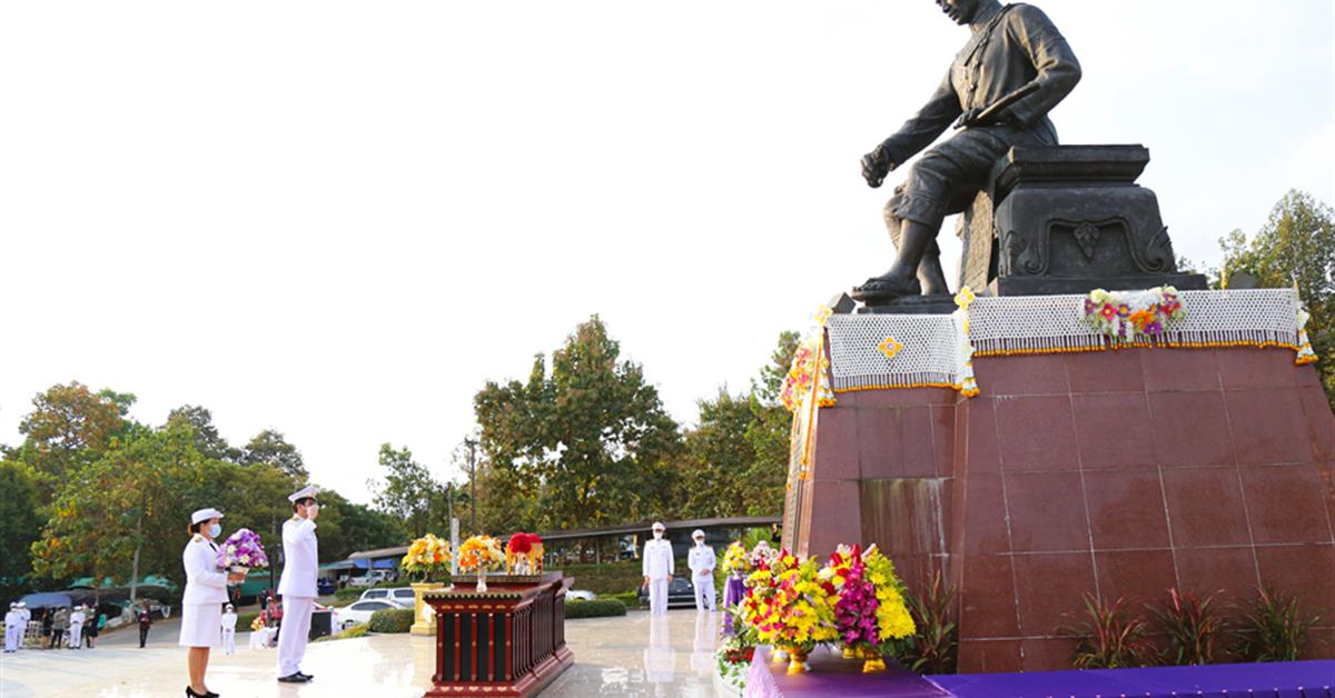 วางพานพุ่มถวายราชสักการะ เนื่องในวันยุทธหัตถี