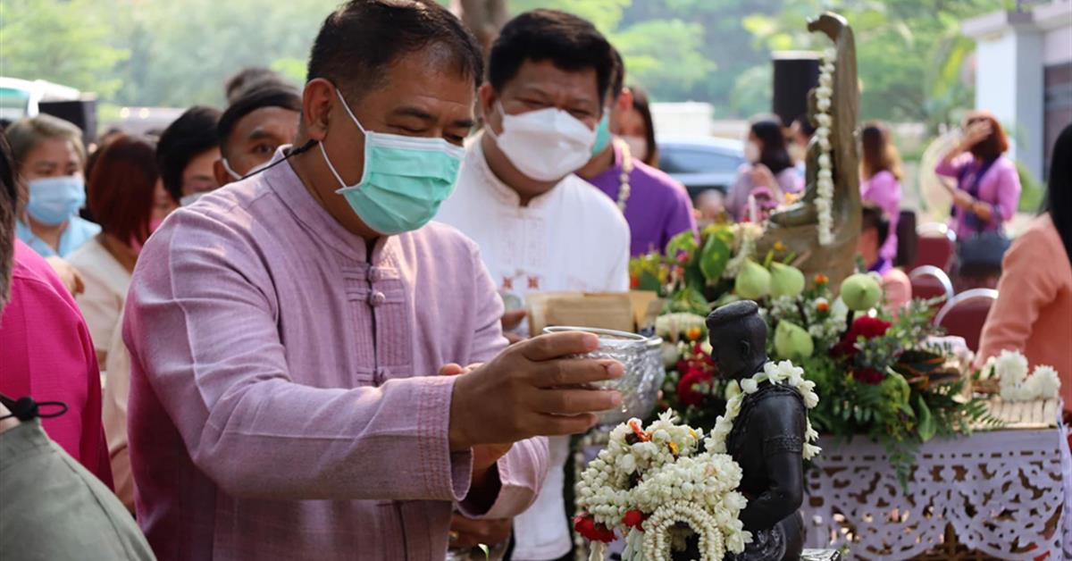 คณะสาธารณสุขศาสตร์ เข้าร่วม "พิธีสระเกล้าดำหัวอธิการบดีและผู้อาวุโส เนื่องในเทศกาลสงกรานต์มหาวิทยาลัยพะเยา ประจำปี 2565