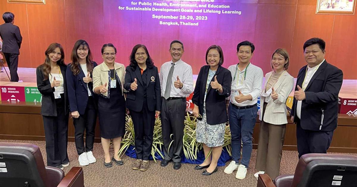 คณะสาธารณสุขศาสตร์ มหาวิทยาลัยพะเยา เข้าร่วมการประชุมวิชาการนานาชาติ คณะสาธารณสุขศาสตร์ มหาวิทยาลัยพะเยา เข้าร่วมการประชุมวิชาการนานาชาติ "The International Conference for Public Health, Environment, and Education for Sustainable Development Goals and Lifelong Learning" (การประชุมวิชาการนานาชาติด้านสาธารณสุขสิ่งแวดล้อม และการศึกษา เพื่อเป้าหมายการพัฒนาที่ยั่งยืนและการเรียนรู้ตลอดชีวิต) ณ ห้องเธียเตอร์ ชั้น 2 อาคารสาธารณสุขวิศิษฏ์ คณะสาธารณสุขศาสตร์ มหาวิทยาลัยมหิดล