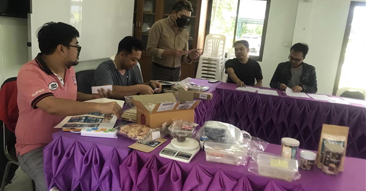 คณะเทคโนโลยีสารสนเทศและการสื่อสาร ส่งมอบงาน ภายใต้โครงการ U2T ให้กับเทศบาลตำบลห้วยซ้อ อำเภอเชียงของ จังหวัดเชียงราย พัฒนาผลิตภัณฑ์จากดอกซ้อ