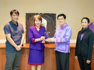 ศูนย์บรรณสารและสื่อการศึกษา รับมอบโล่ประกาศเกียรติคุณ UP Green Heart
