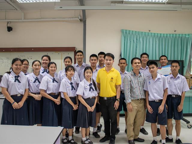 นักเรียนโรงเรียนสาธิตม.พะเยาได้รับรางวัลการแข่งขันโครงงานวิทยาศาสตร์ในงานสัปดาห์วิทยาศาสตร์ ม.พะเยา