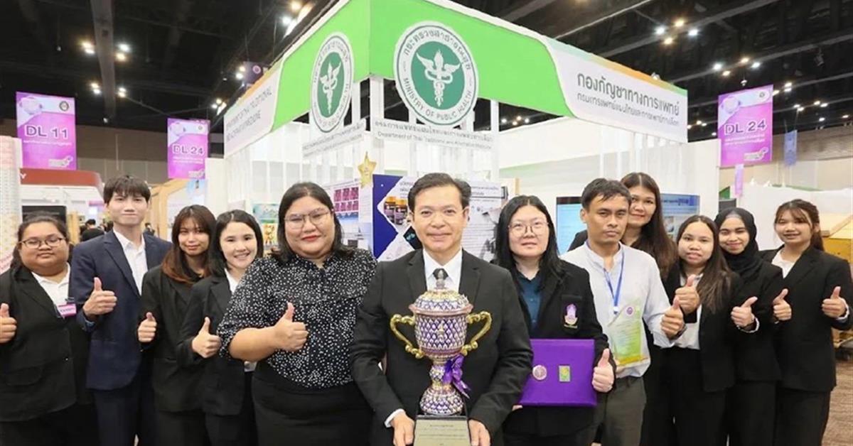 คณะเภสัชศาสตร์ ขอแสดงความยินดีกับ ผู้ช่วยศาสตราจารย์ ดร.ภญ.มาลีรักษ์ อัตต์สินทอง ในโอกาสร่วมกับคณะนักวิจัยจากกรมการแพทย์ฯ คว้า Platinum Award จำนวน 2 รางวัล