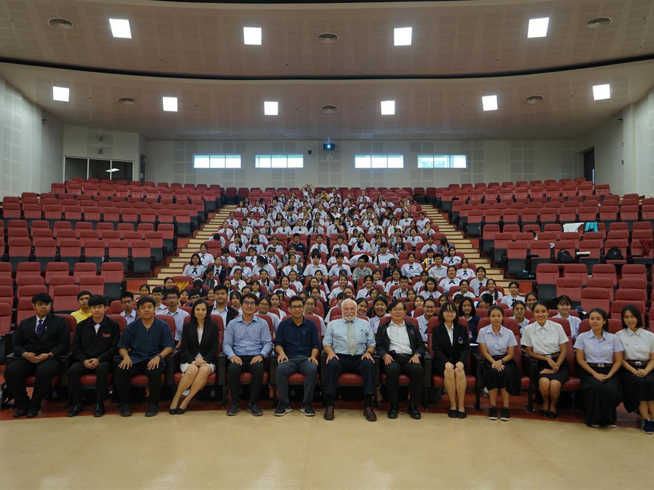 โรงเรียนสาธิตม.พะเยา ดำเนินกิจกรรมสัมมนาทางวิชาการ  โดย Assoc.Prof. Dr.Fred N. Finley